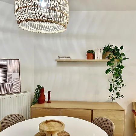 La Vie En Apartment *